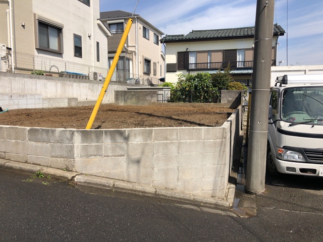 神奈川県大和市深見の木造2階建て家屋解体工事中の様子です。